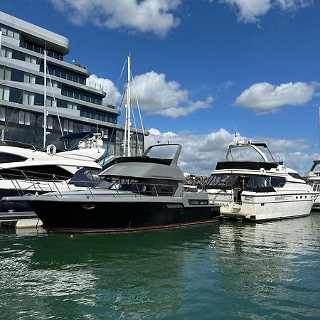 Yacht "X" - 44 Foot Modern Yacht On 5 Star Ocean Village Marina - Minutes Away From City Centre And Cruise Terminals, Free Parking ,Spa Package Available! Southampton Exteriör bild