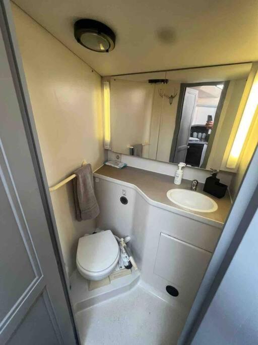 Yacht "X" - 44 Foot Modern Yacht On 5 Star Ocean Village Marina - Minutes Away From City Centre And Cruise Terminals, Free Parking ,Spa Package Available! Southampton Exteriör bild