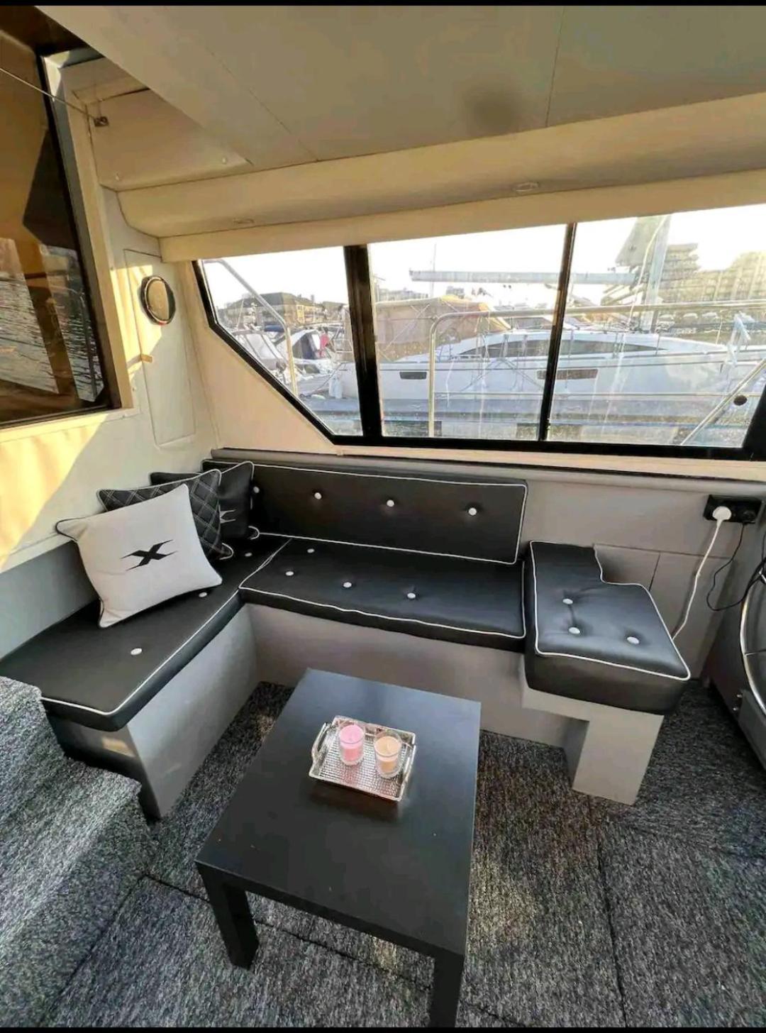 Yacht "X" - 44 Foot Modern Yacht On 5 Star Ocean Village Marina - Minutes Away From City Centre And Cruise Terminals, Free Parking ,Spa Package Available! Southampton Exteriör bild