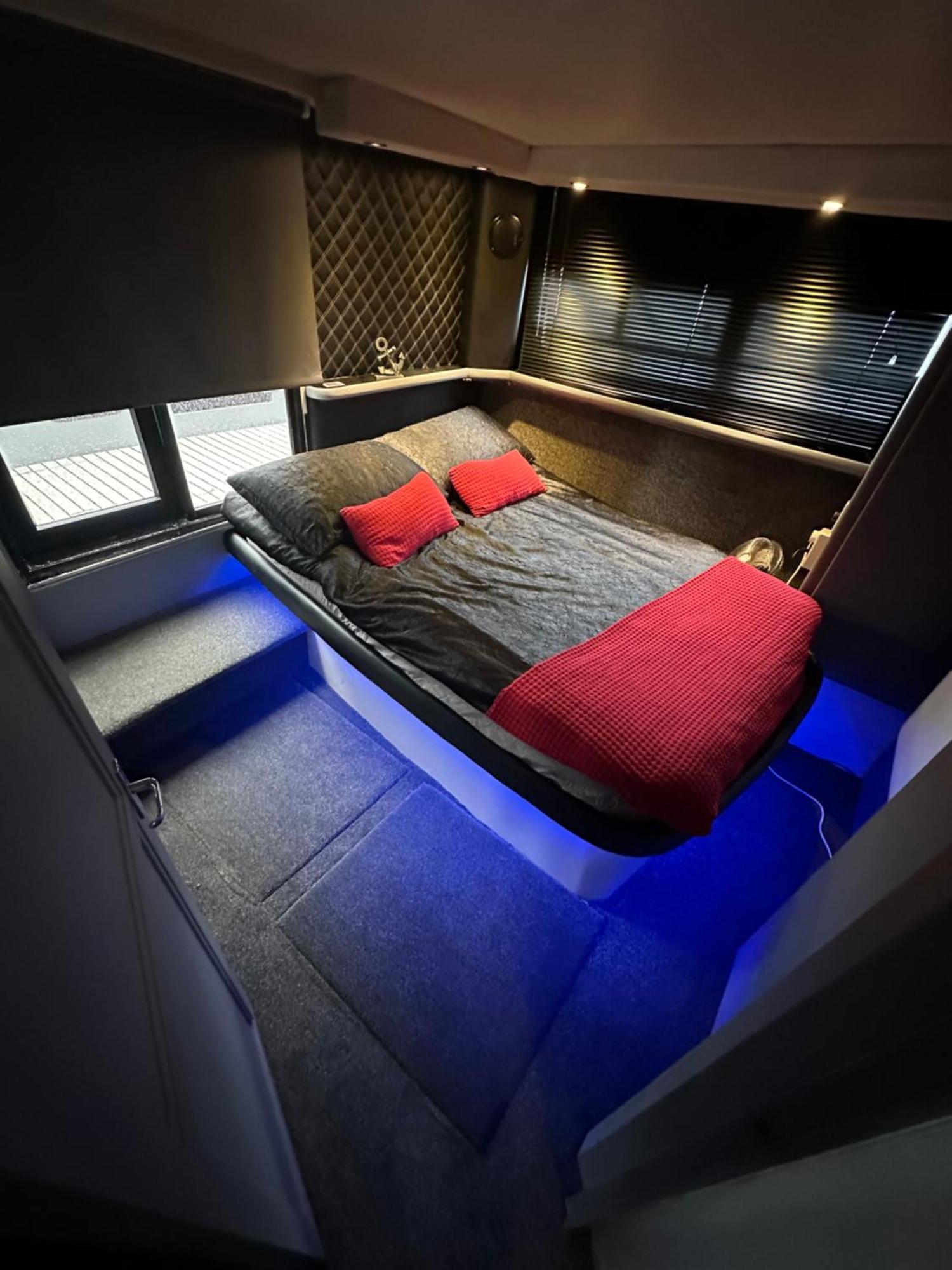 Yacht "X" - 44 Foot Modern Yacht On 5 Star Ocean Village Marina - Minutes Away From City Centre And Cruise Terminals, Free Parking ,Spa Package Available! Southampton Exteriör bild