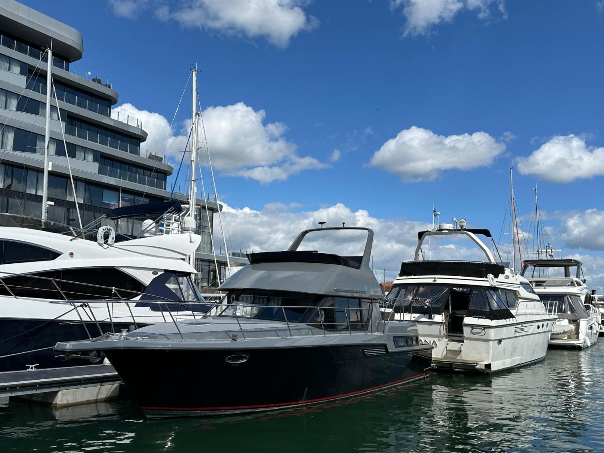 Yacht "X" - 44 Foot Modern Yacht On 5 Star Ocean Village Marina - Minutes Away From City Centre And Cruise Terminals, Free Parking ,Spa Package Available! Southampton Exteriör bild