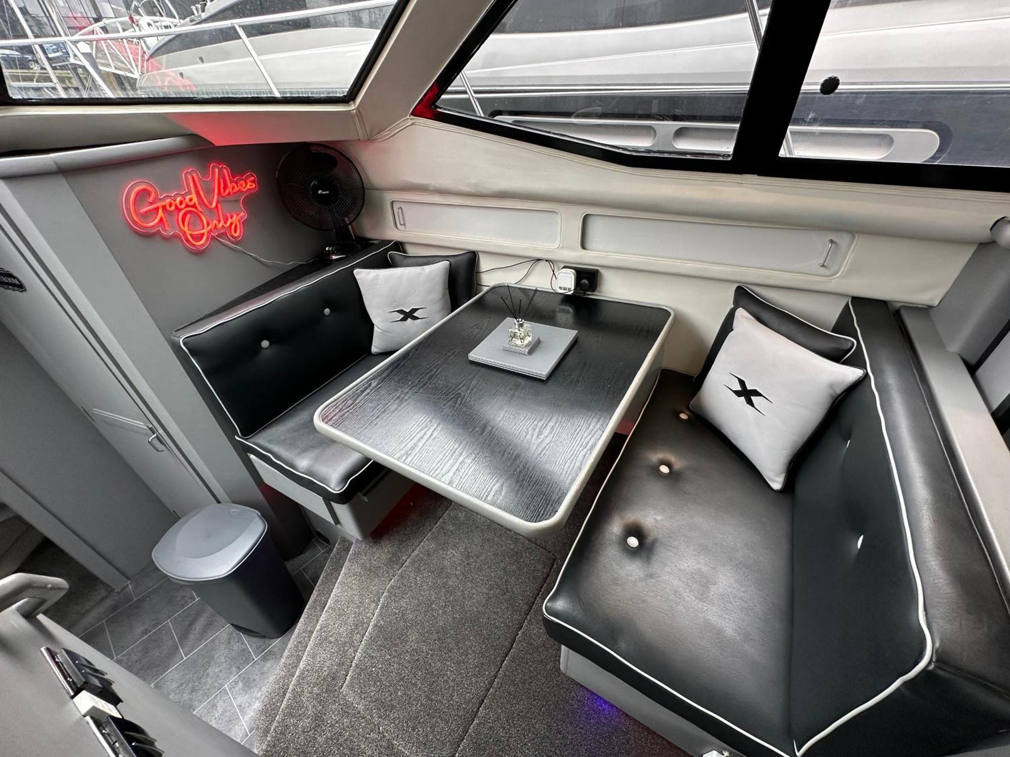 Yacht "X" - 44 Foot Modern Yacht On 5 Star Ocean Village Marina - Minutes Away From City Centre And Cruise Terminals, Free Parking ,Spa Package Available! Southampton Exteriör bild