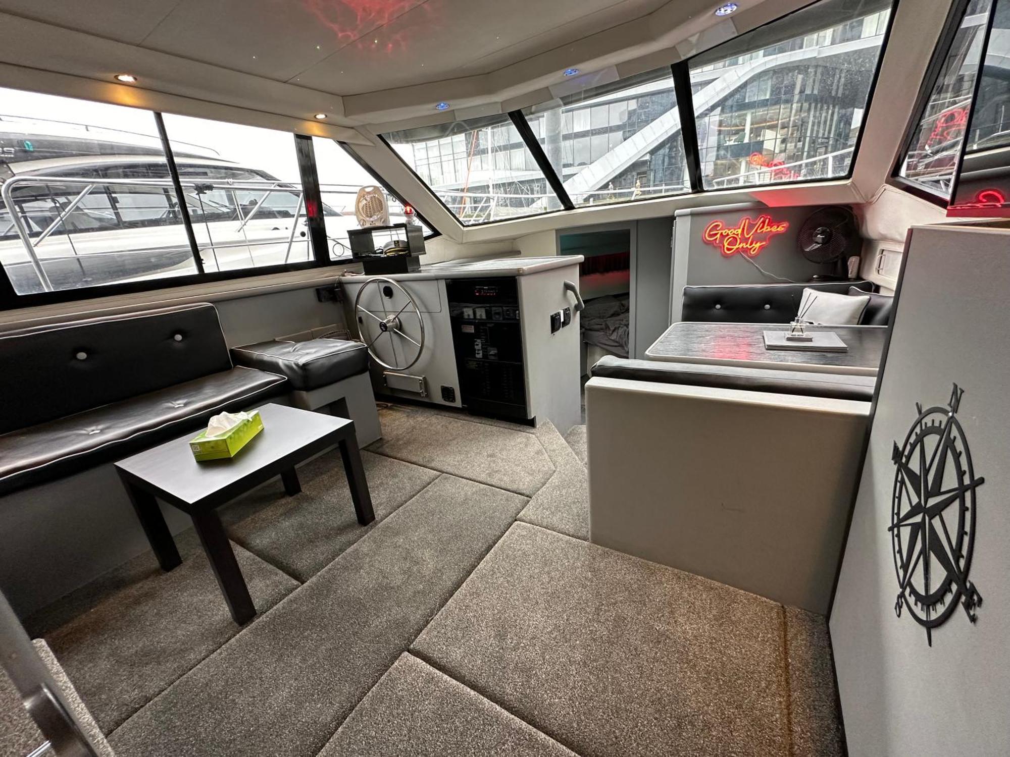 Yacht "X" - 44 Foot Modern Yacht On 5 Star Ocean Village Marina - Minutes Away From City Centre And Cruise Terminals, Free Parking ,Spa Package Available! Southampton Exteriör bild
