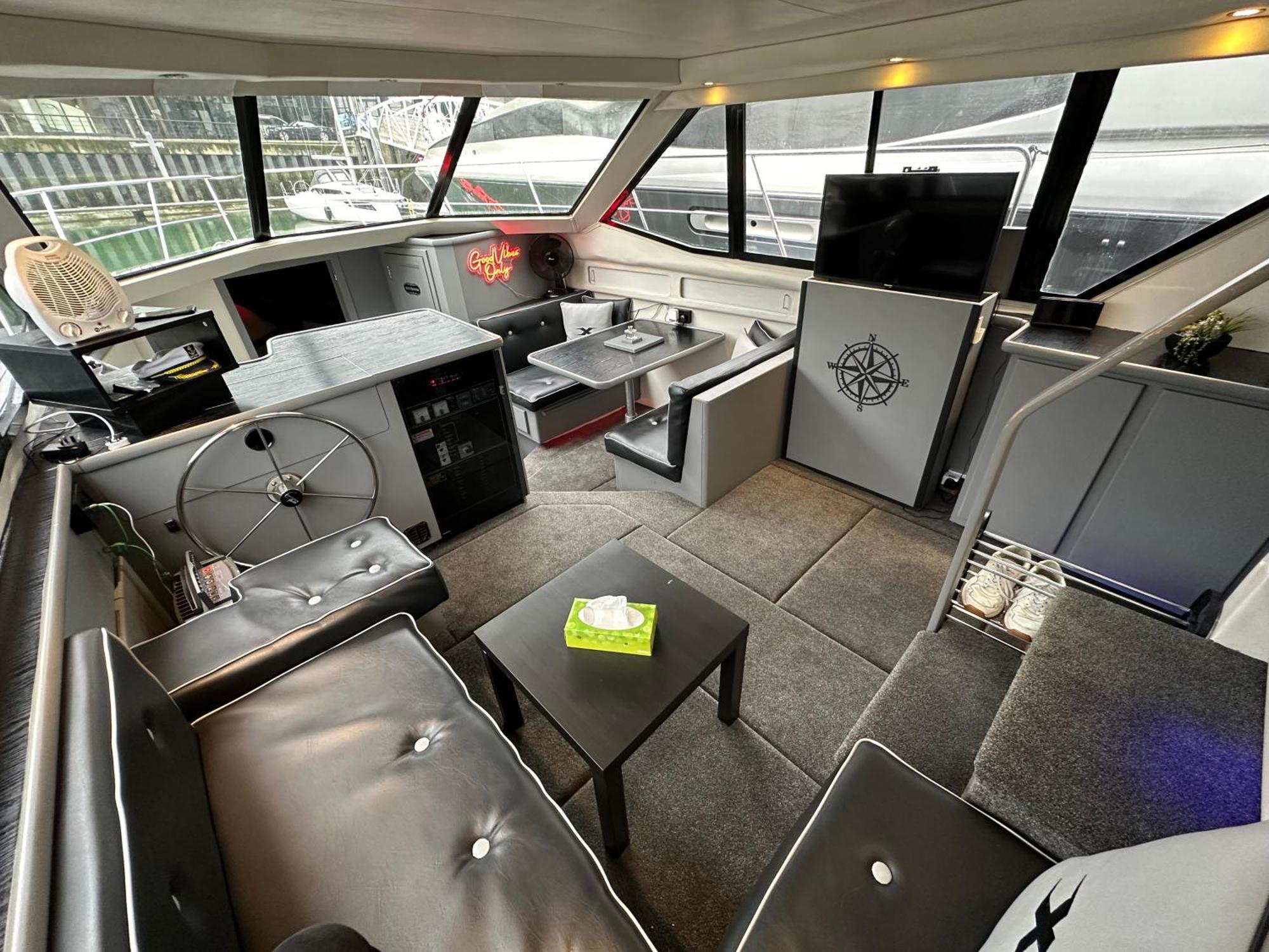 Yacht "X" - 44 Foot Modern Yacht On 5 Star Ocean Village Marina - Minutes Away From City Centre And Cruise Terminals, Free Parking ,Spa Package Available! Southampton Exteriör bild