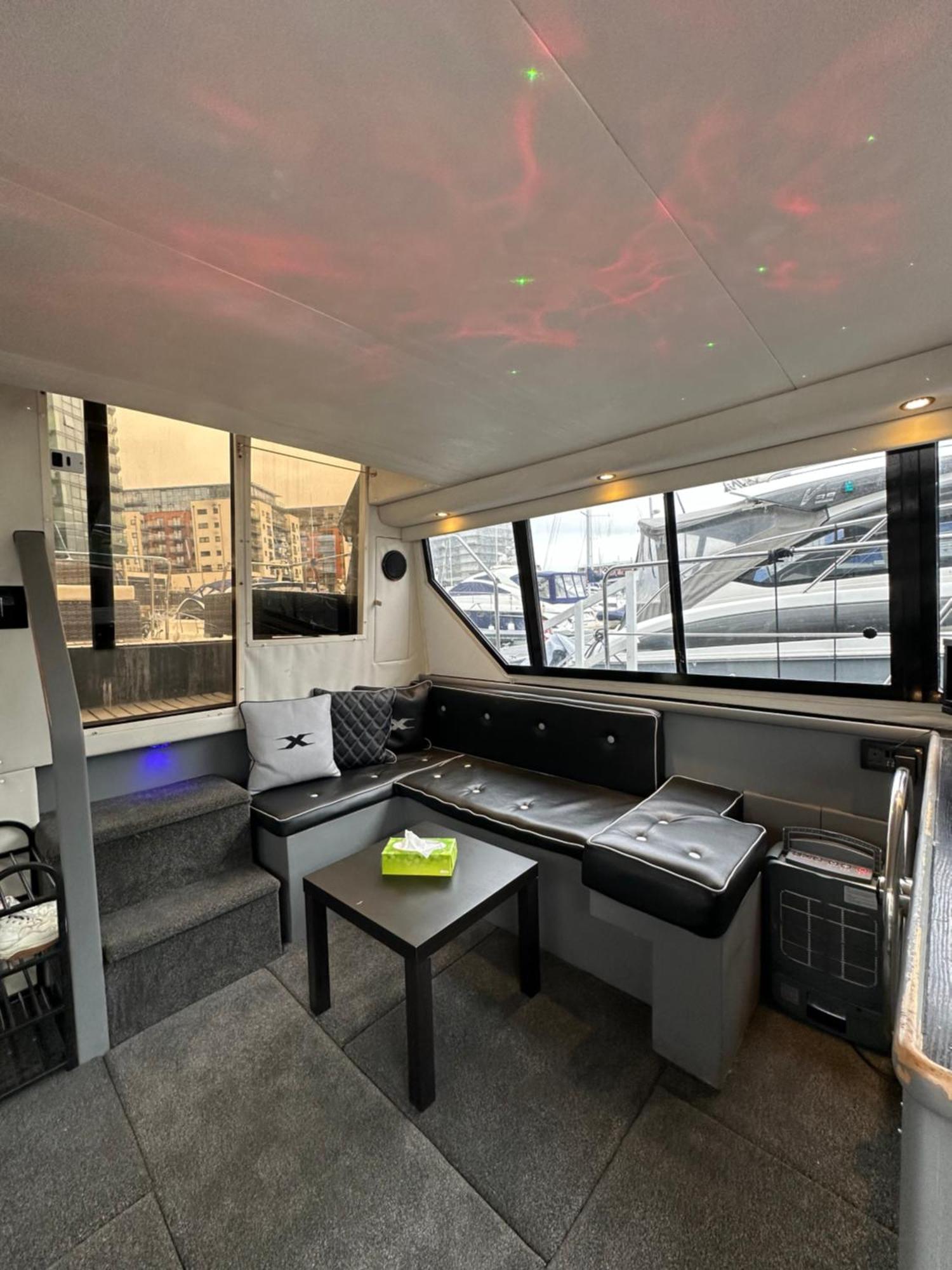 Yacht "X" - 44 Foot Modern Yacht On 5 Star Ocean Village Marina - Minutes Away From City Centre And Cruise Terminals, Free Parking ,Spa Package Available! Southampton Exteriör bild