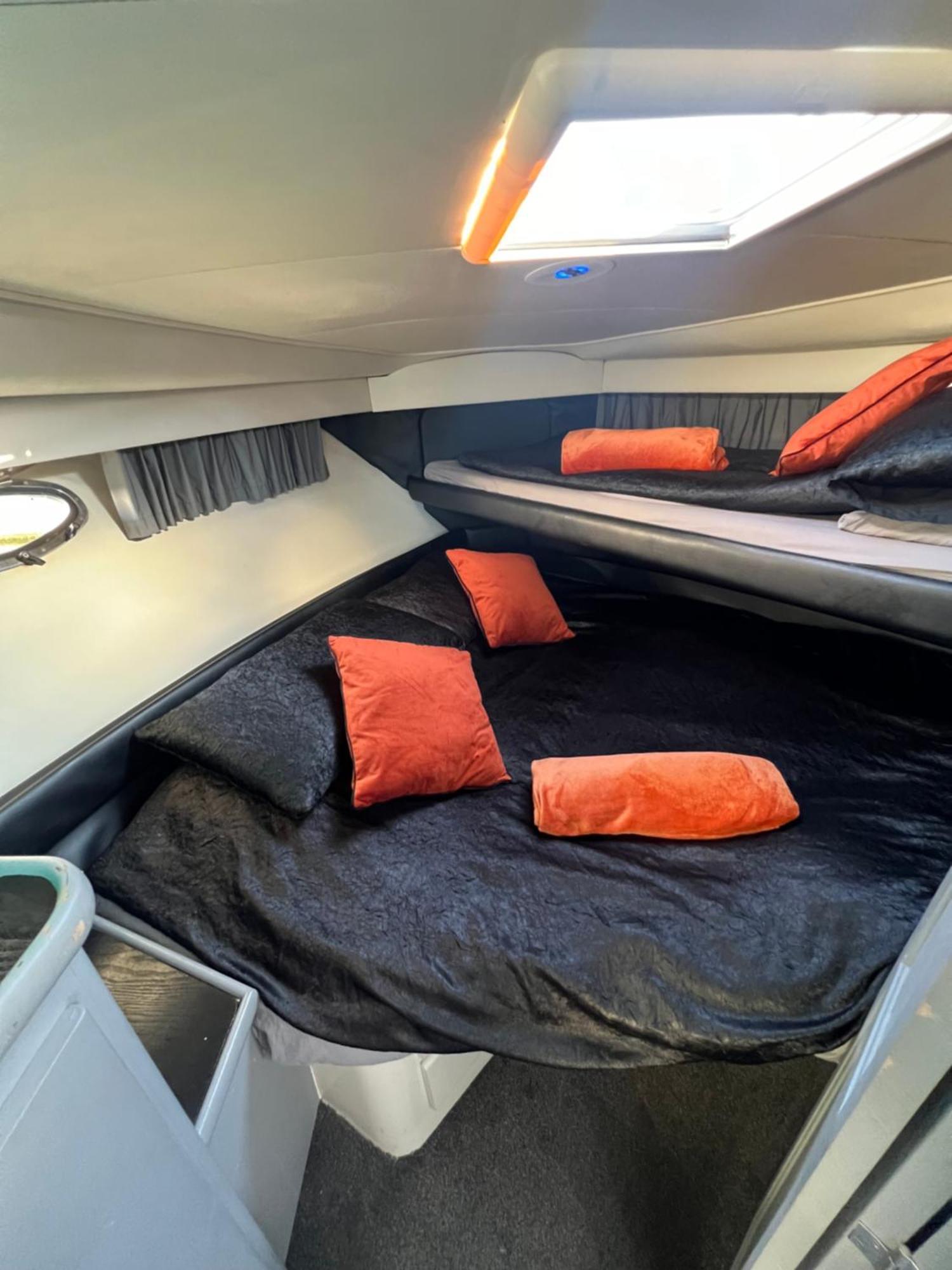 Yacht "X" - 44 Foot Modern Yacht On 5 Star Ocean Village Marina - Minutes Away From City Centre And Cruise Terminals, Free Parking ,Spa Package Available! Southampton Exteriör bild