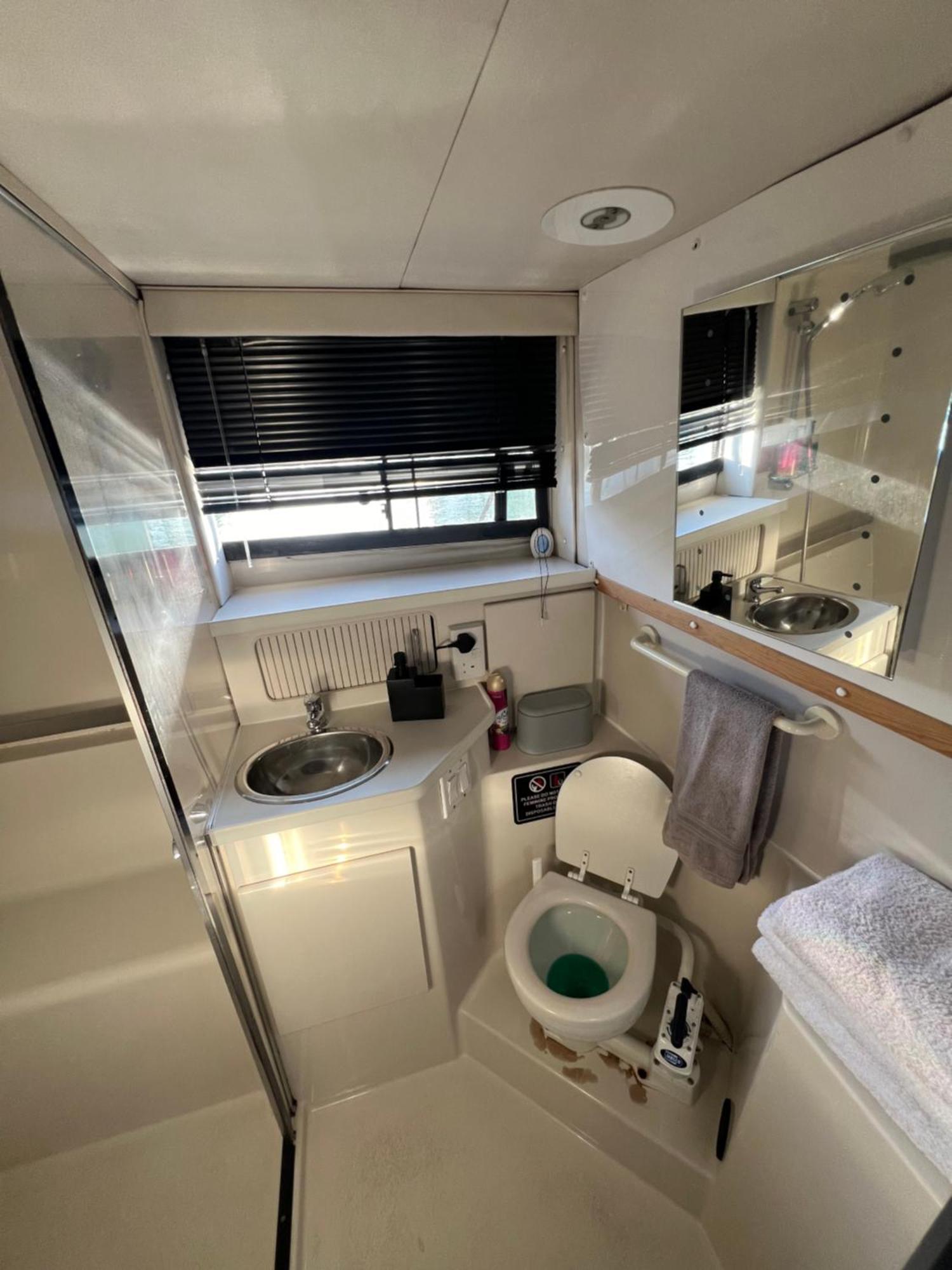 Yacht "X" - 44 Foot Modern Yacht On 5 Star Ocean Village Marina - Minutes Away From City Centre And Cruise Terminals, Free Parking ,Spa Package Available! Southampton Exteriör bild