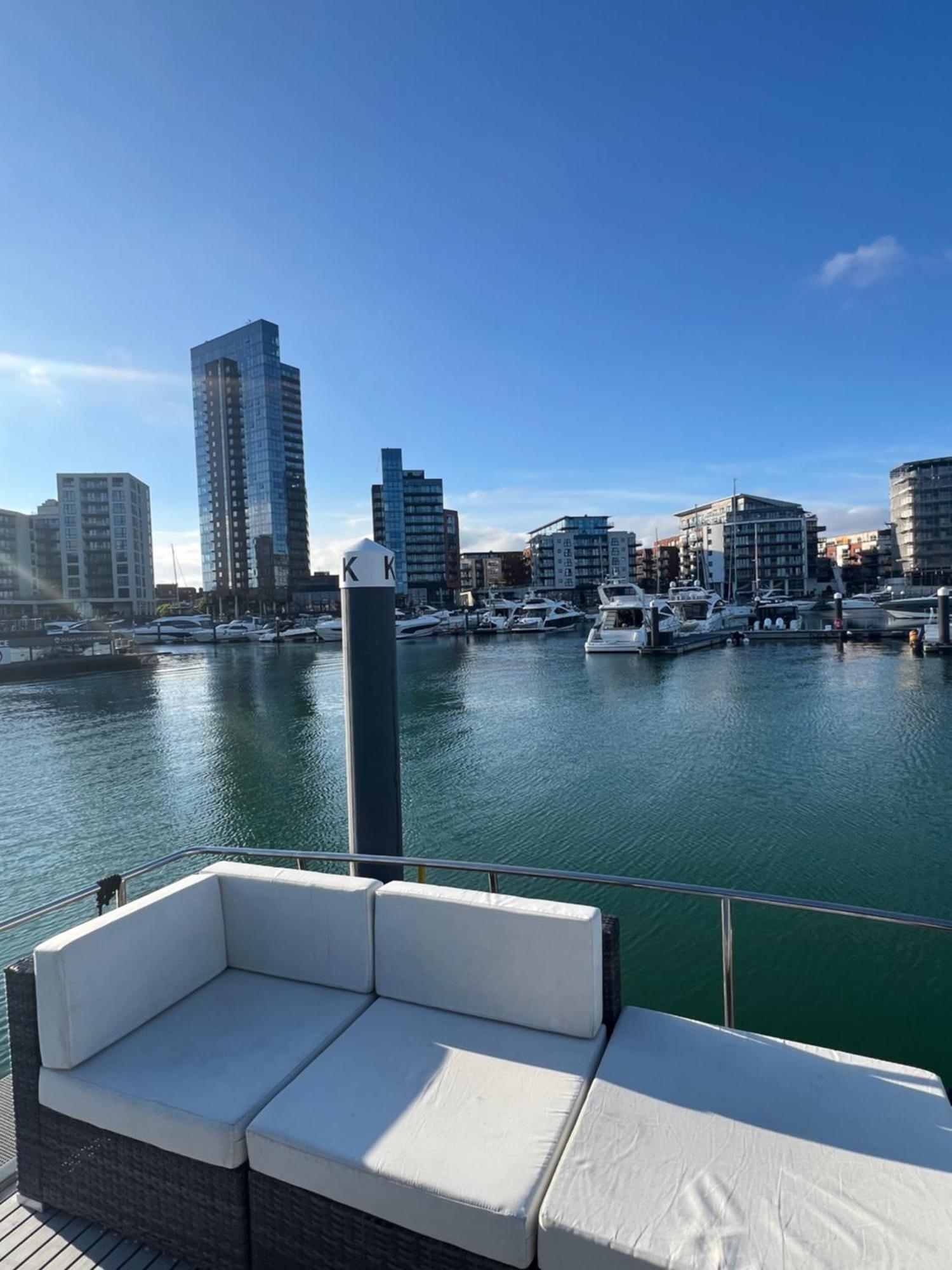 Yacht "X" - 44 Foot Modern Yacht On 5 Star Ocean Village Marina - Minutes Away From City Centre And Cruise Terminals, Free Parking ,Spa Package Available! Southampton Exteriör bild